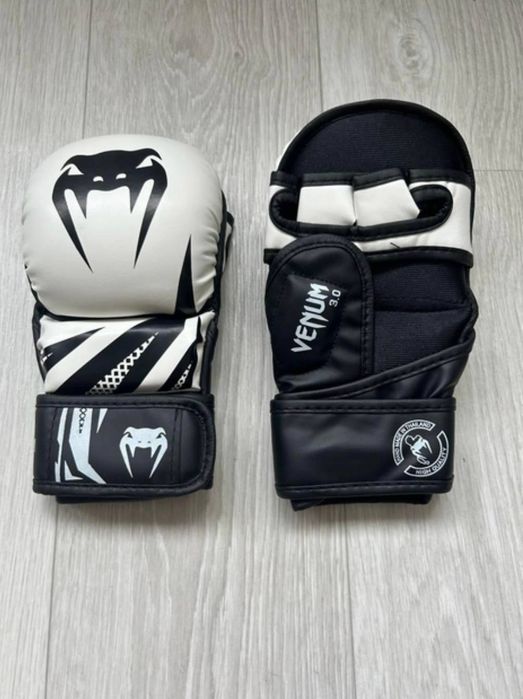 Перчатки для MMA venum