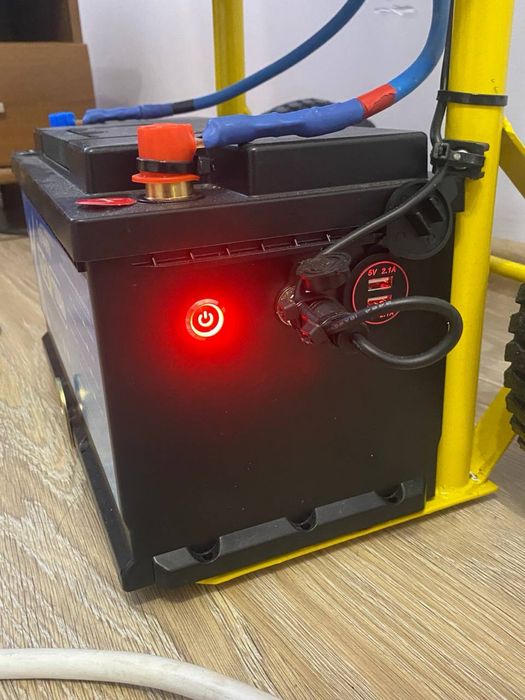 Портативна станція на колесах (Повербанк 220 в)