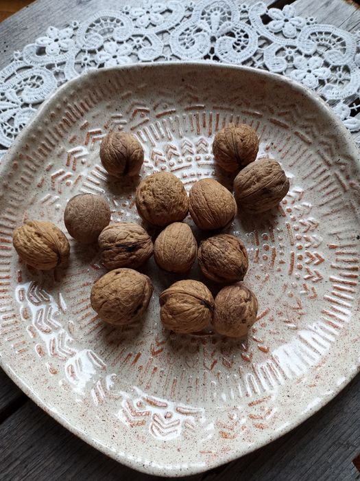 Ceramiczna misa w rustykalnym stylu, rękodzieło