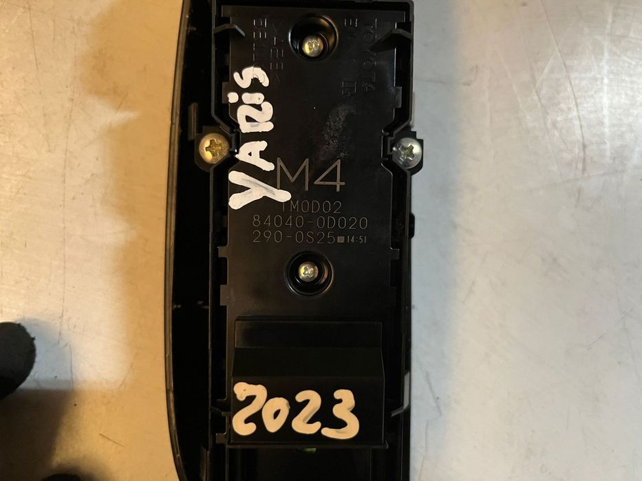 Toyota Yaris P21 - COMANDO VIDROS - VE035