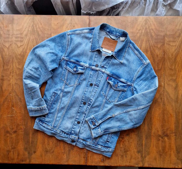 Джинсовая куртка (Levis Premium) размер М.
