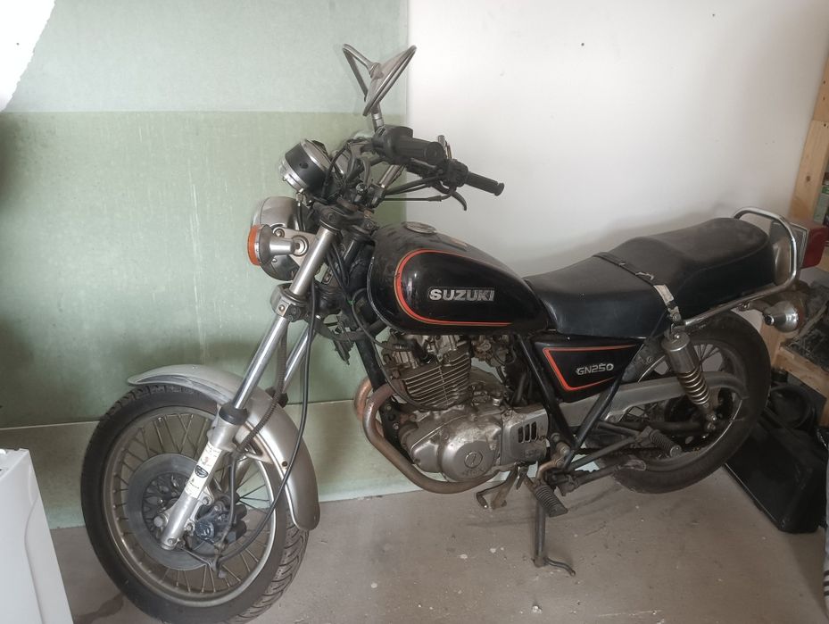Suzuki gn250- parada á 10 anos