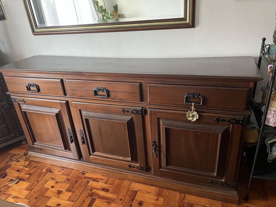 Aparador de sala em madeira