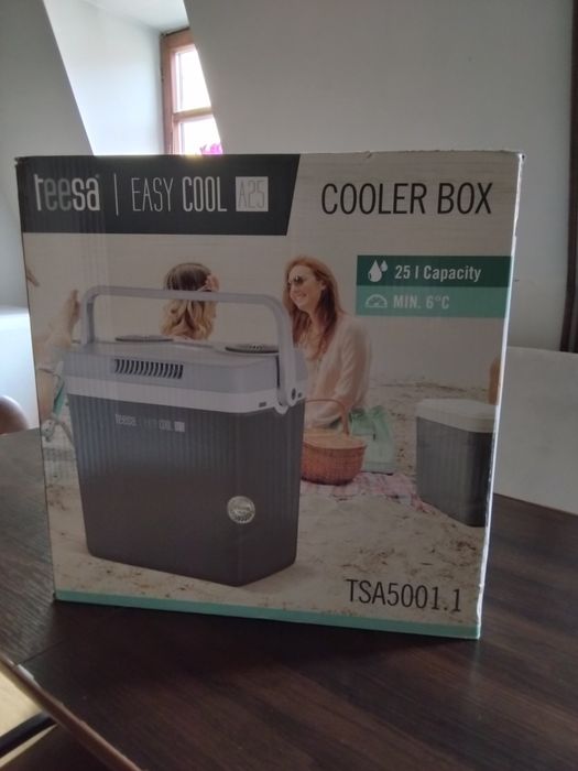 Lodòwka samochodowa z przełącznikiem na 230V/12V.