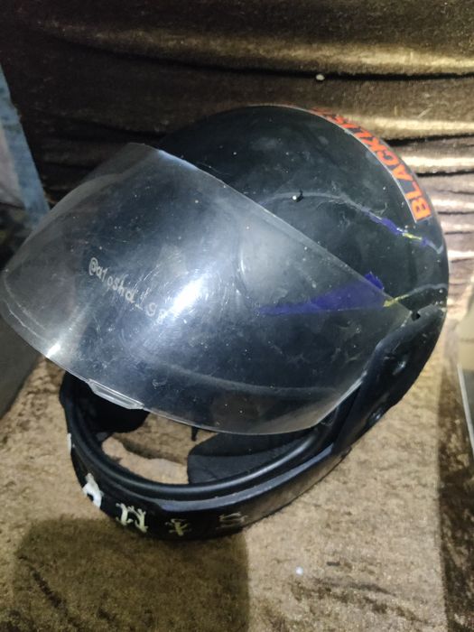 Мотошлем в гарному стані