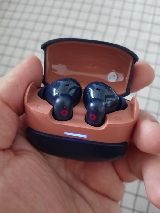 Блютуз наушники.