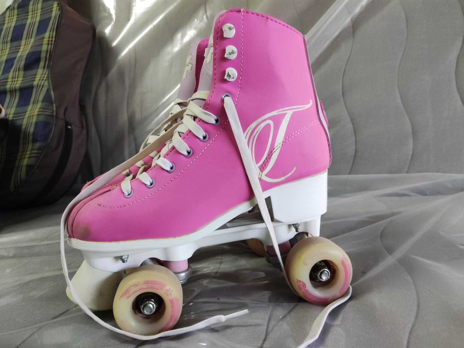 Patins 4 rodas usados para venda.  Tamanho 38