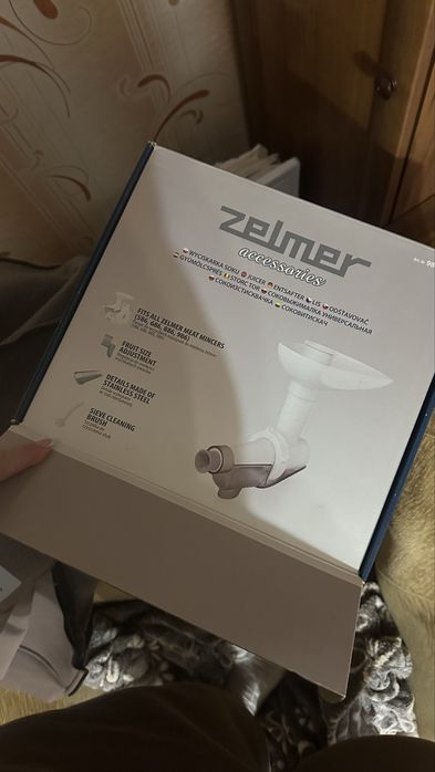 Електромясорубка zelmer