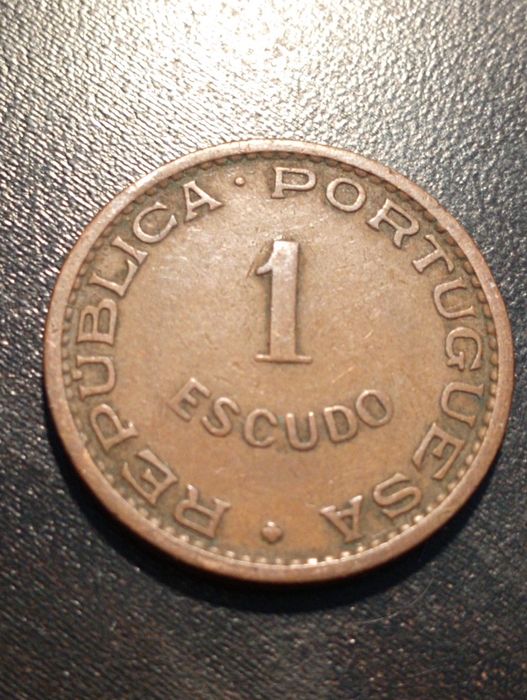 2 moedas de 1 escudo	Moçambique	 - Bronze - 1957 e 1962 - Soberbas