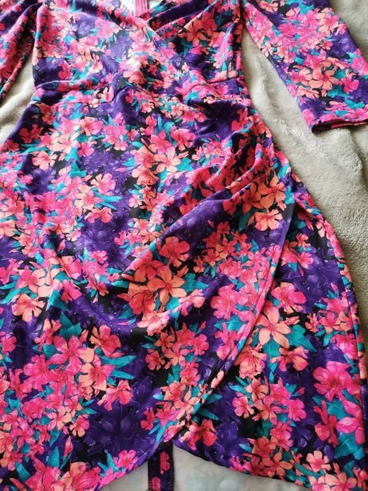 Efektowna piękna sukienka Roco