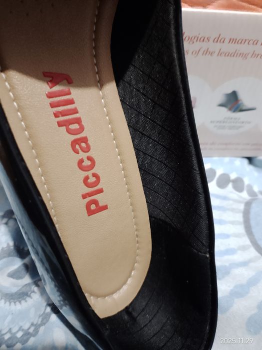 Sapatos novos de muito boa qualidade pretos e brilhantes