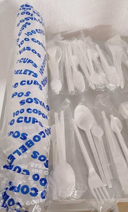 Copos e talheres, plástico descartar, lote 3, todo por 5€