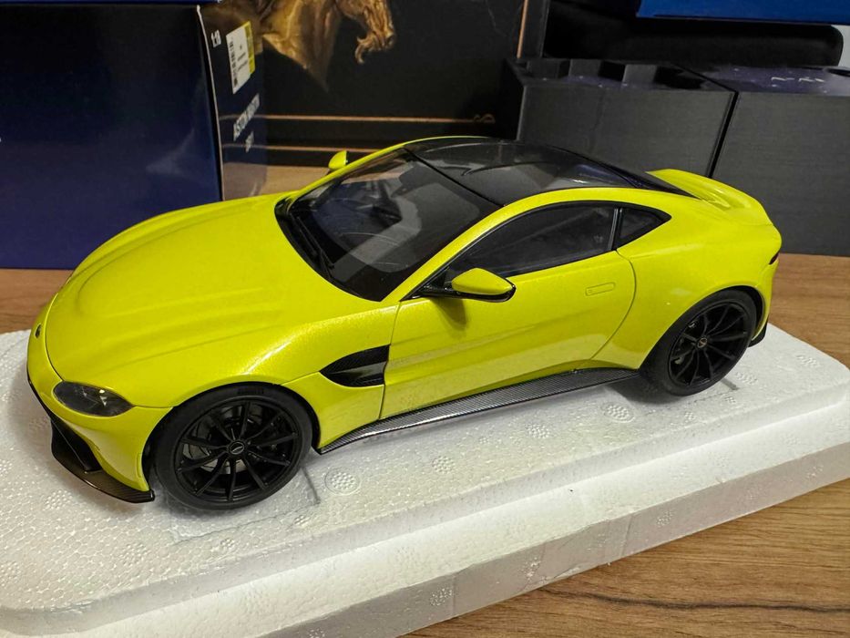 Model Aston Martin Vantage 1:18 AutoArt jak nowy