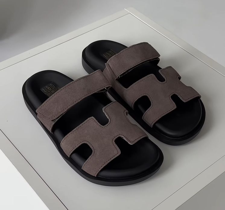 Продам жіночі гарні слайдери