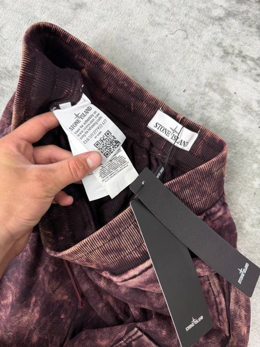 ПЕРШІ Шорти Stone Island Off-Dye