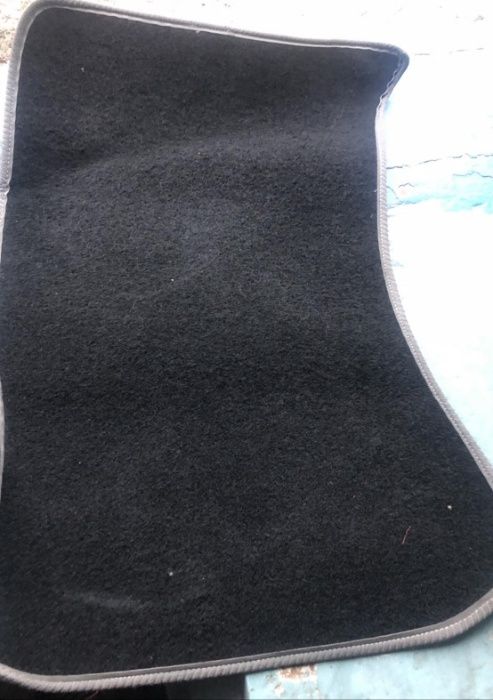 Продам комплект текстильных ковриков для авто