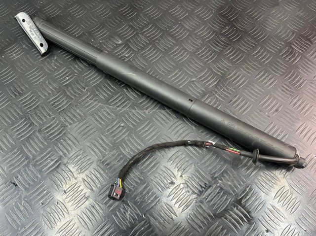 Амортизатор крышки багажника Porsche Macan S 95B-2 2021 год