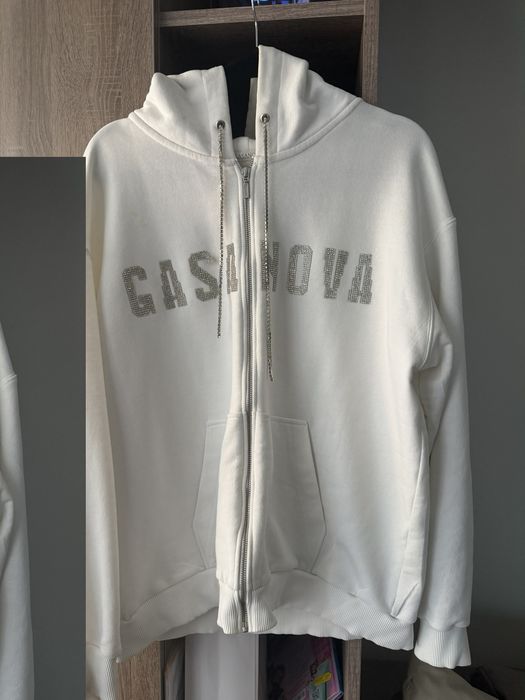 Худі GASANOVA зі стразами.