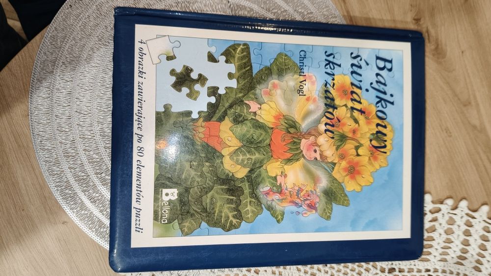 książka z puzzlami dla dzieci zatytułowana „Bajkowy świat skrzatów” z ilustracjami Christl Vogl, wydana  wydawnictwa Bellona.