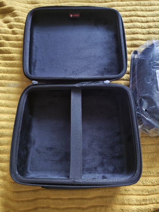 Etui xanad na słuchawki na tablet