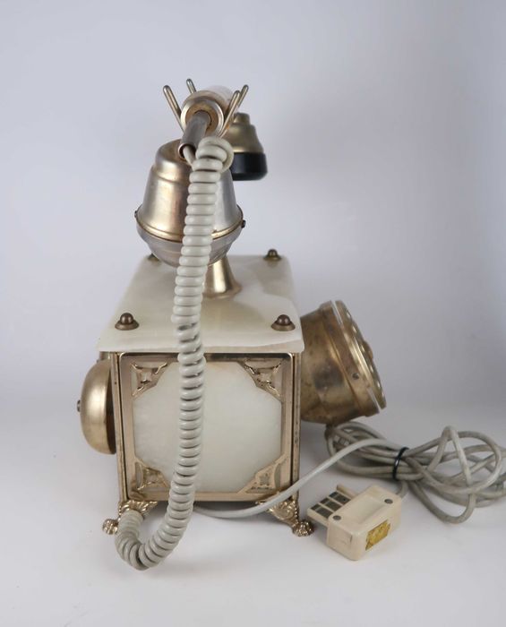 Telefone antigo Analógico em pedra