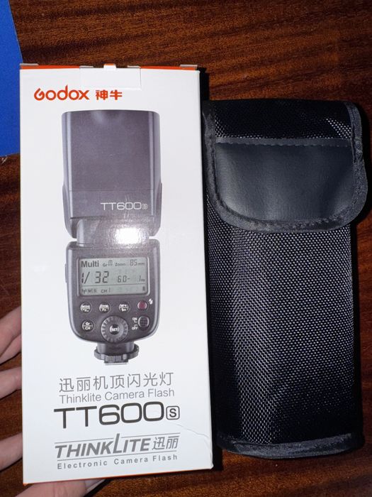 Накамерний спалах