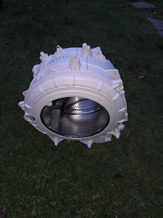 Nowy zbiornik bębna pralki Indesit / Whirlpool (C00655426) – Okazja!
