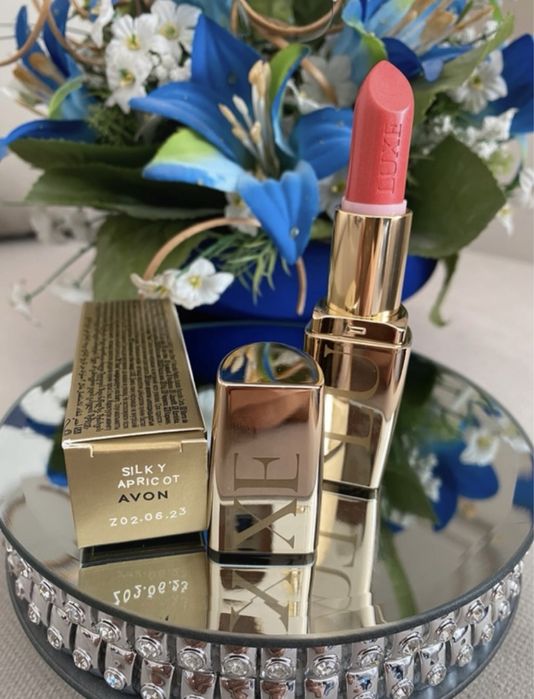 Avon szminka Luxe Sliky Apricot