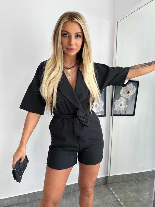 kombinezon letni kolor czarny model z wiązanym paskiem  rozmiar S/M