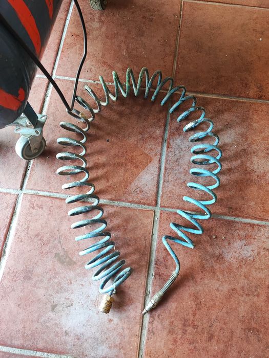 Vendo compressor de cabeça dupla 50 litros ofereço mangueira de ar