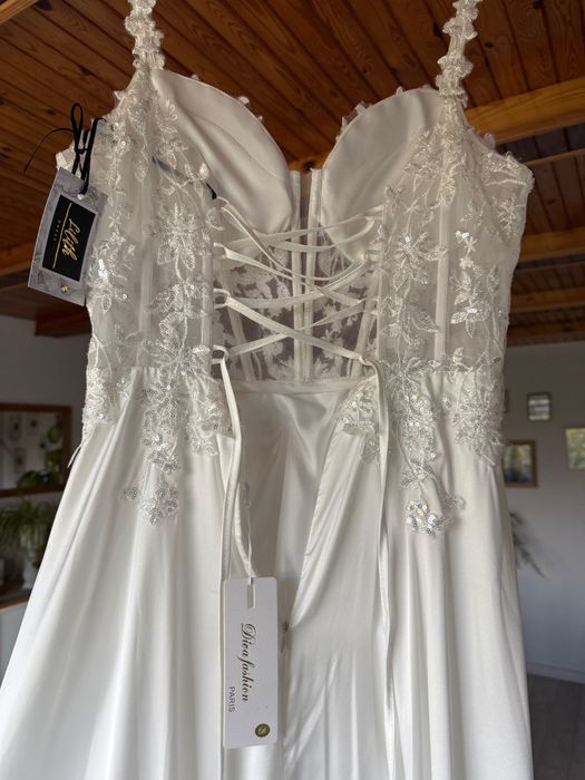 Suknia ślubna gorsetowa