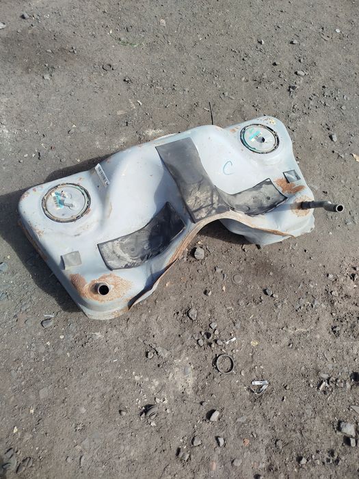 Mustang V 05-10r - zbiornik paliwa bak