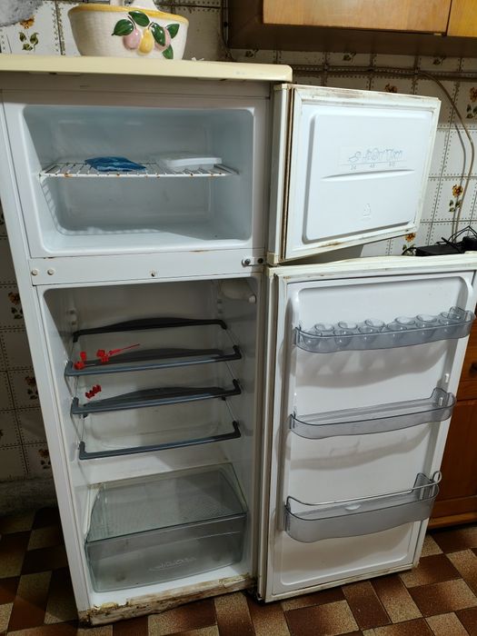 Vendo frigorífico e microondas