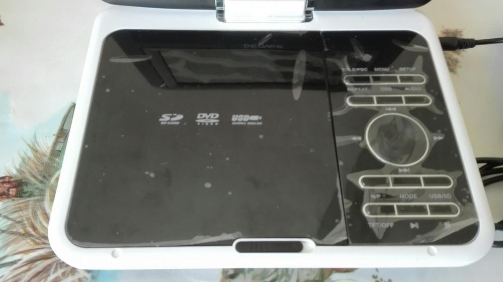 Leitor de dvd com carregador de isqueiro e mochila