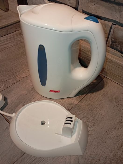 biały czajnik elektryczny Aspa 175 O. Bezprzrwodowy 1,7litra
 Aspa 175