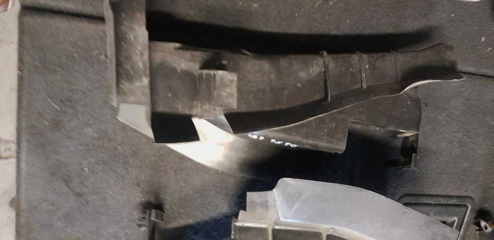 Osłona zamka przedniego przód prawa lewa Audi A4 B5 FL LIFT