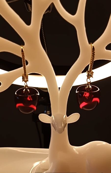 Модные серьги вишенки