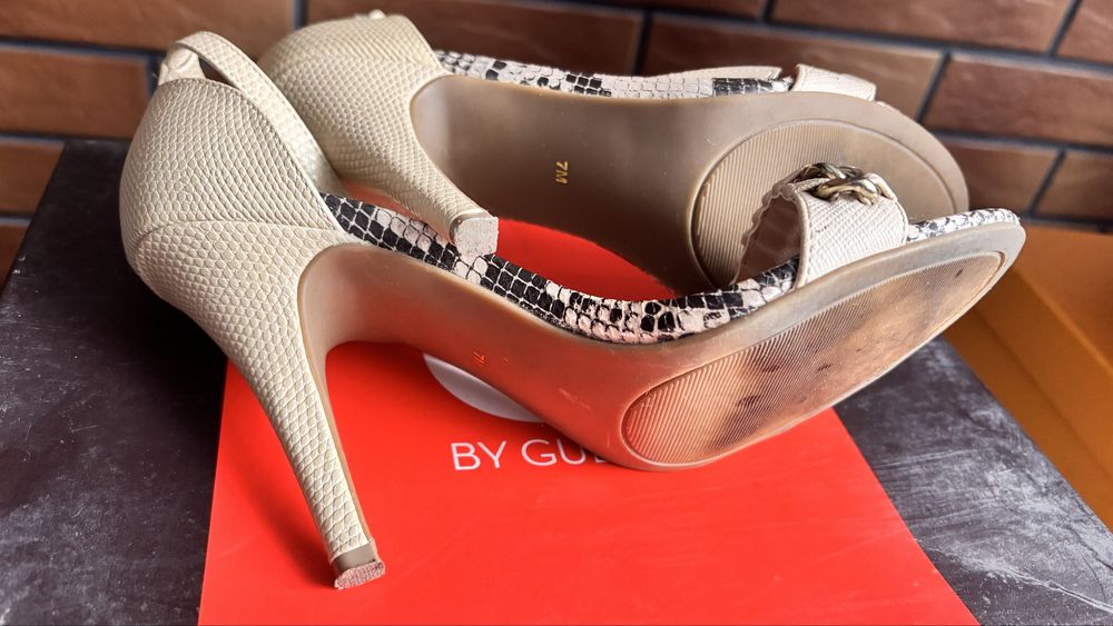 Босоніжки by GUESS