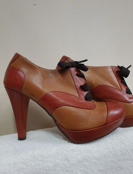 EDEO r 37 skórzane półbuty na obcasie sznurowane wiosenne czółenka