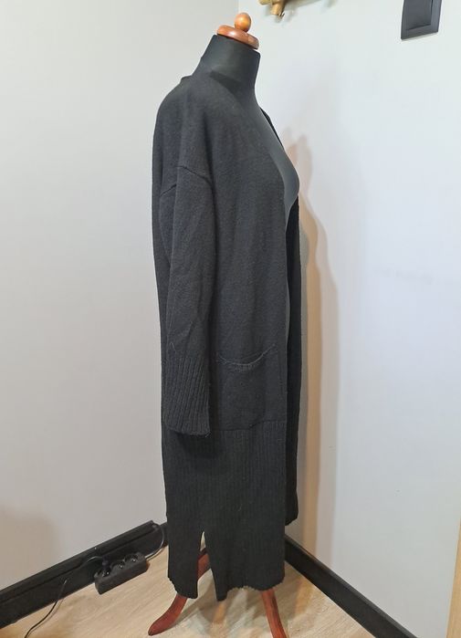 Długi czarny kardigan bershka 40 42