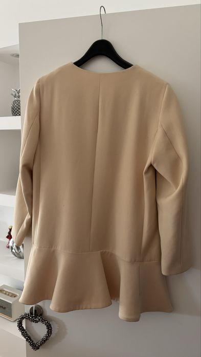 Casaco com folho ZARA