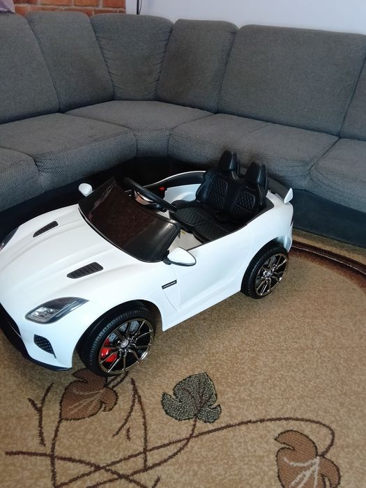 Elektryczny samochód dla dzieci Jaguar F-Type SVR