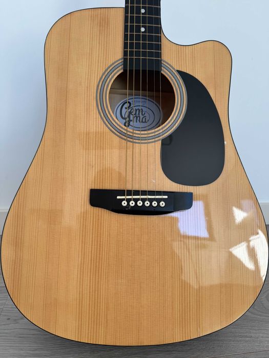 Guitarra acústica Cema em ótimo estado + capa