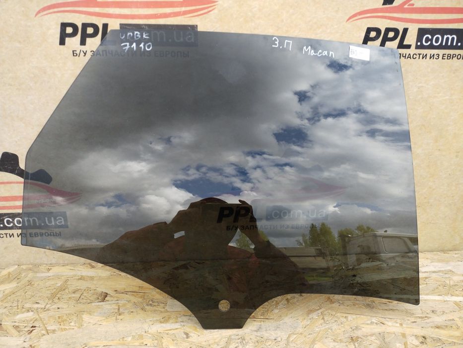Porsche Macan 2014- стекло двери заднее правое 2014 год 95B845206A