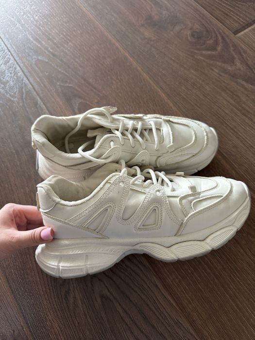 Кросівки білі 39