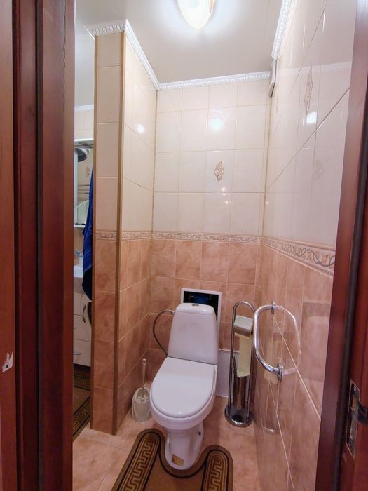 Продам трикімнатну квартиру в районі 8/9 школи по вул Бандери