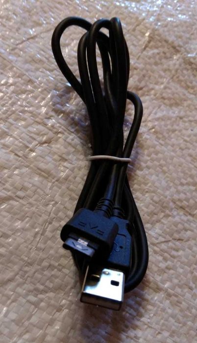 Шнур USB для подключения телефона LG к компьютеру