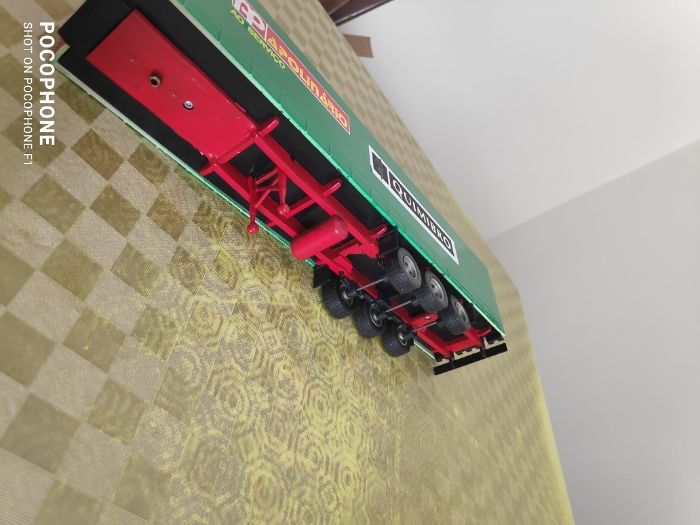 Camião com atrelado - em metal