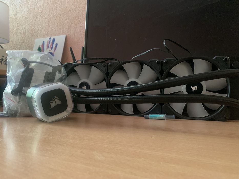 Система водяного охлаждения Corsair ICUE H150i