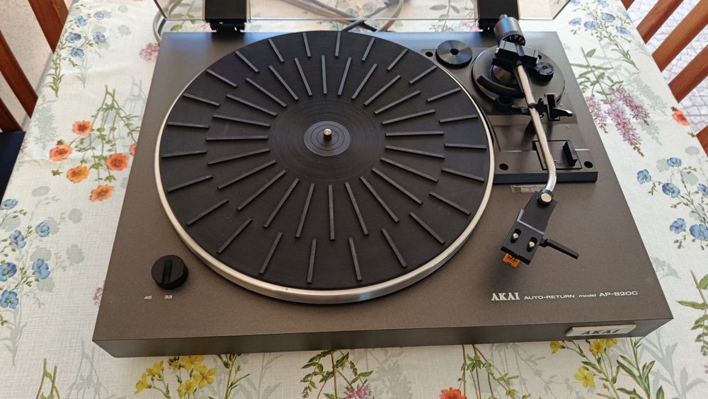 Gira discos AKAI AP-B20C